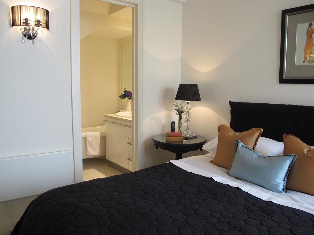 Andre'S Mews Aparthotel Melbourne Exterior photo