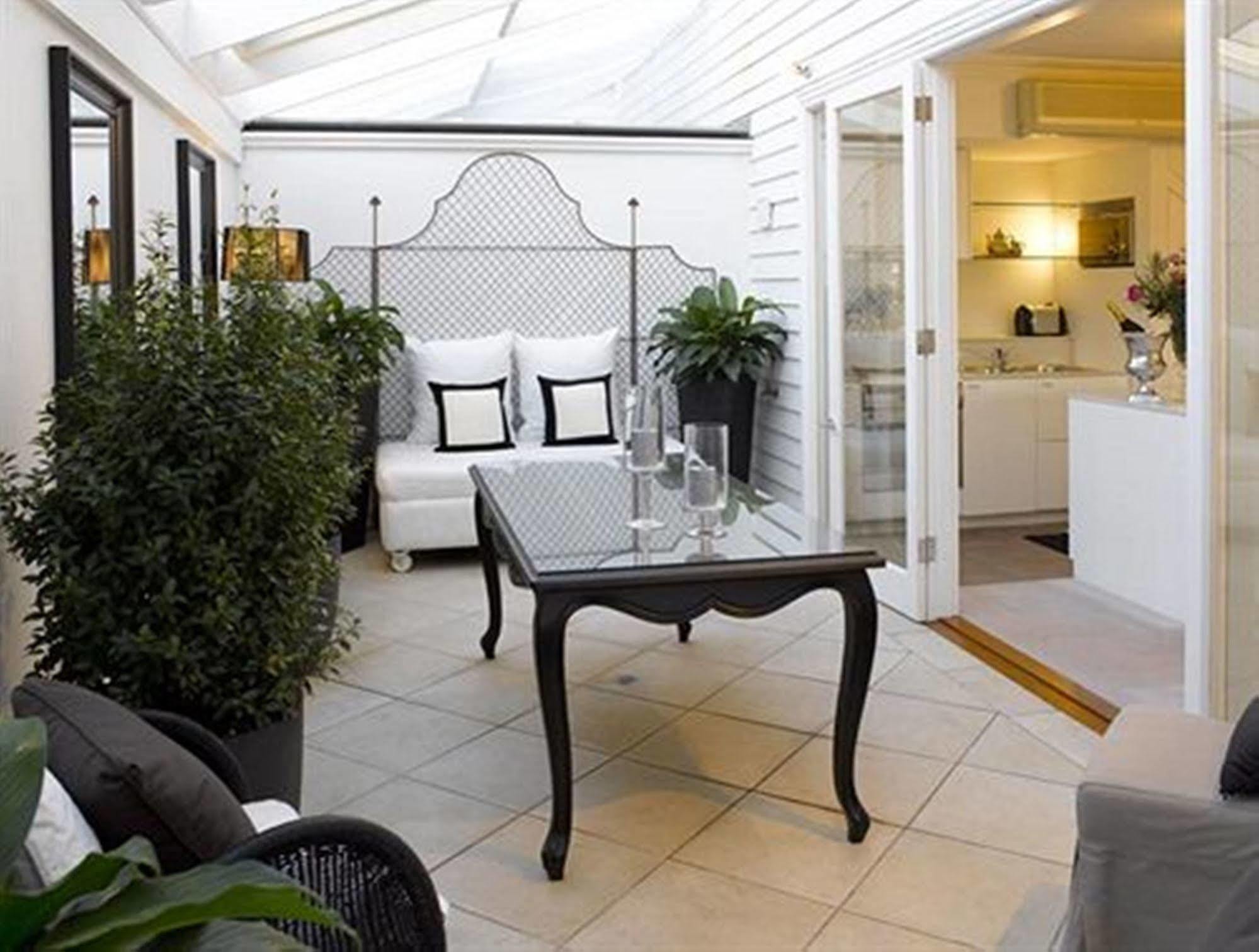 Andre'S Mews Aparthotel Melbourne Exterior photo